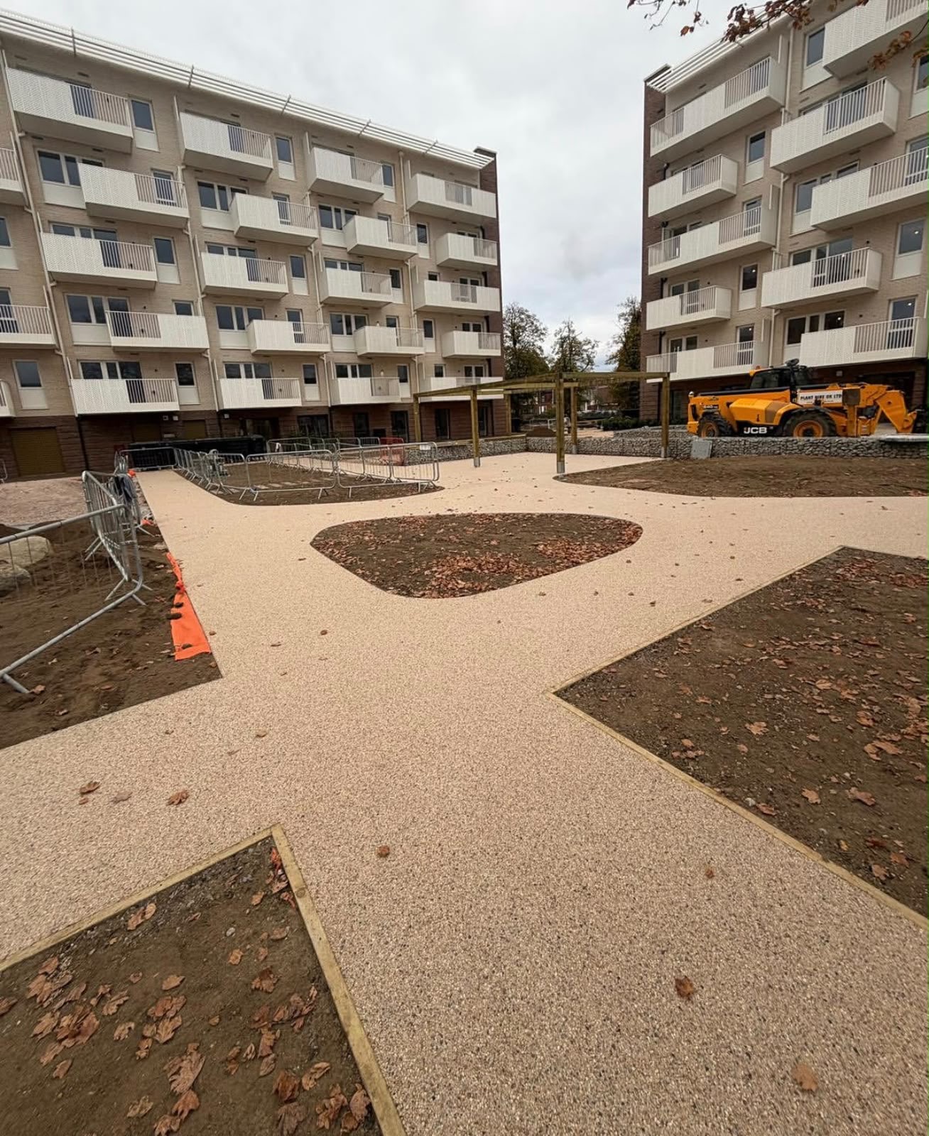 Large scale commercial resin bound courtyard at a residential development