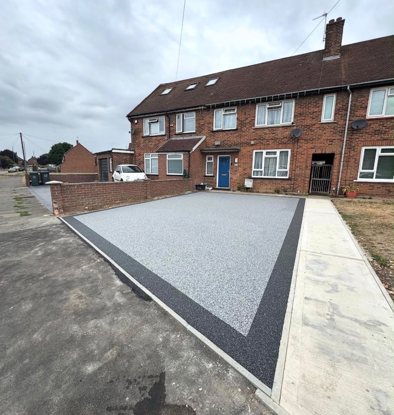Silver resin bound driveway with charcoal border at a terraced home